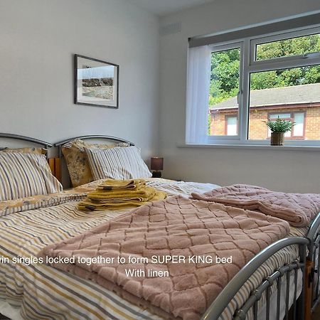 Valley View Self-Catering Coastal Bungalow In Rural West Wight Freshwater Exterior foto