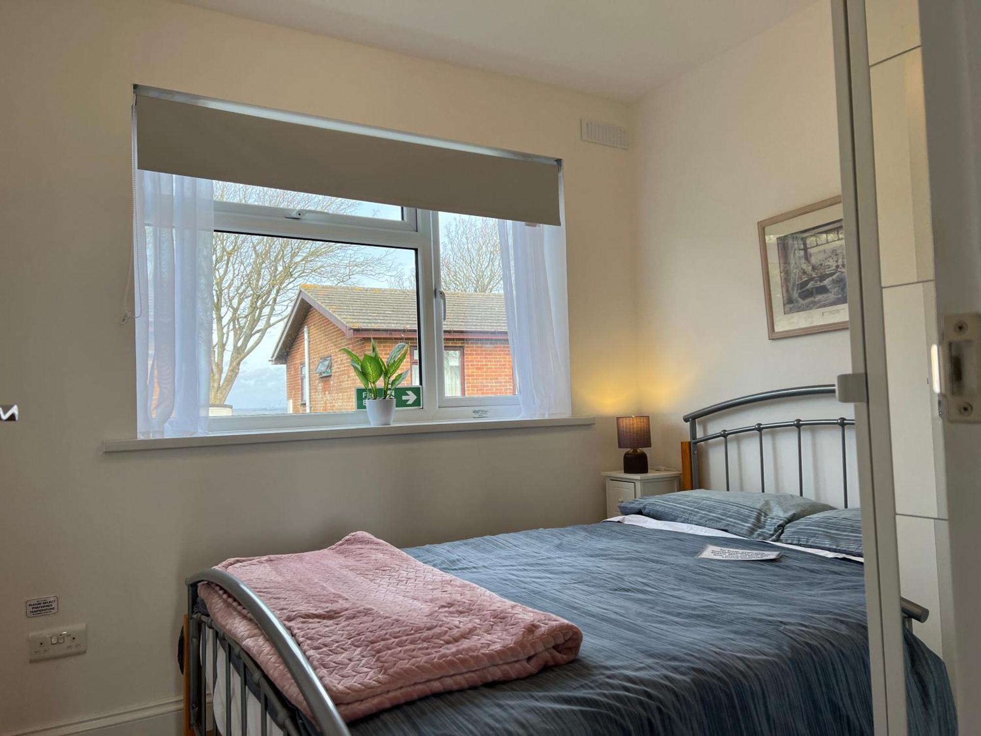 Valley View Self-Catering Coastal Bungalow In Rural West Wight Freshwater Exterior foto